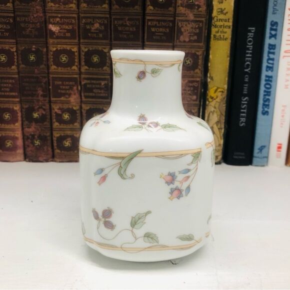 0504  Andrea by Sadek Porcelain Floral Pattern Vase - Picture 1 of 5